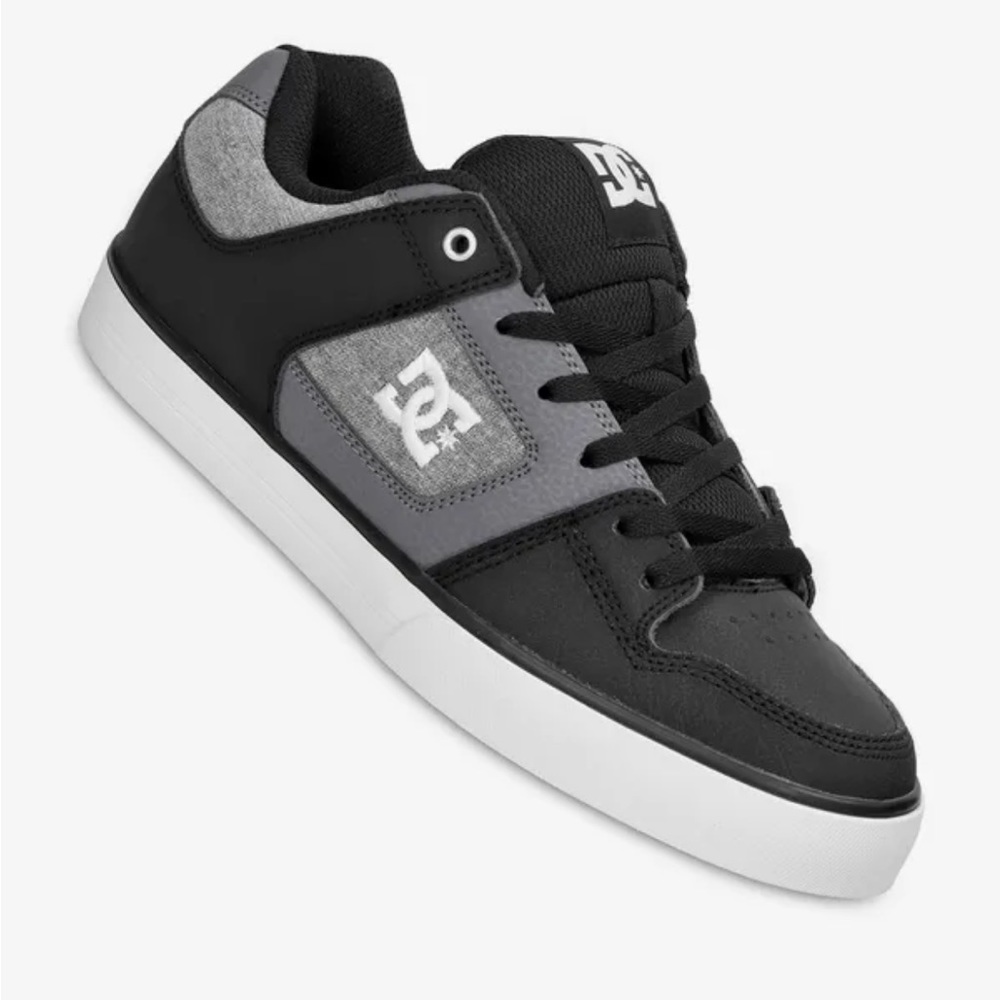 DC Pure Skating Shoes Sneakers Black White Armor Men Size 10.5 New